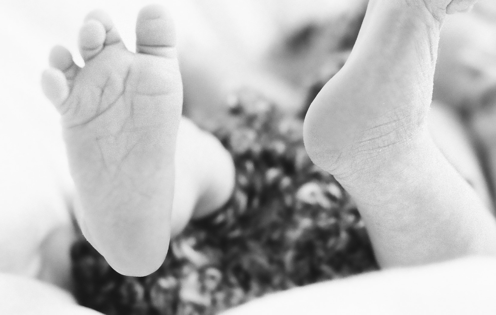 UZNEMIRUJUĆE! Zapaljeno telo bebe pronađeno u šumi, delove tela pojele <span style='color:red;'><b>životinje</b></span>: Usledio je dodatni šok!